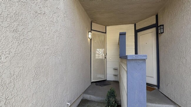 Building Photo - 831 Carlton Privado