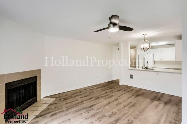 Building Photo - Beautiful 2-Bedroom Condo with a Garage!