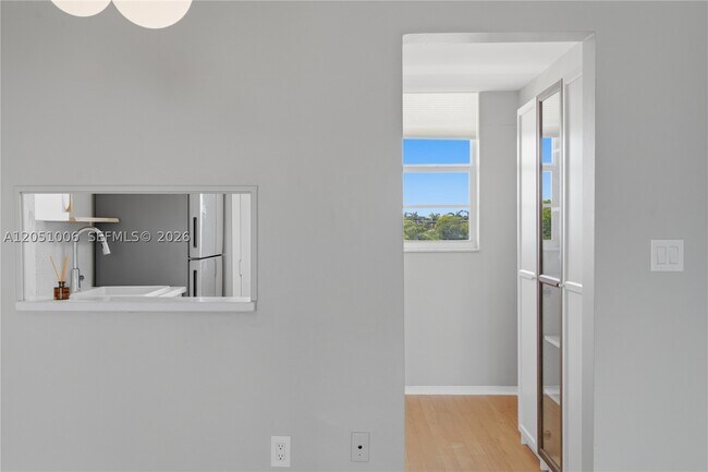 Building Photo - 2851 Leonard Dr