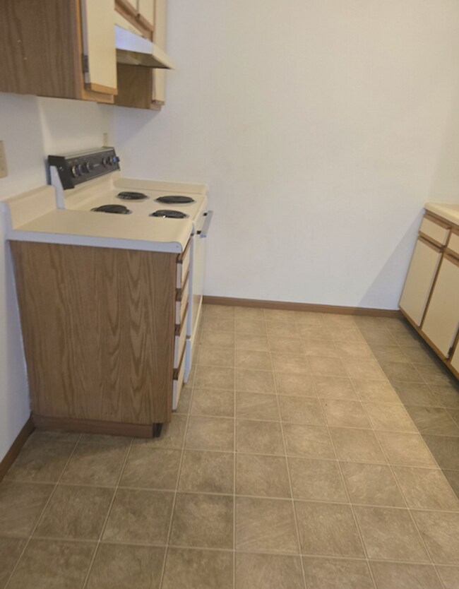 Building Photo - Great 3 Bed 2 Bath 2 Car Garage Flat Duplex- Pets ok!