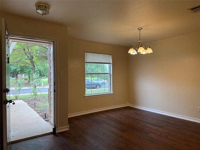 Building Photo - 316 Meadow Park Dr