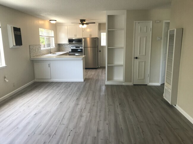 Building Photo - 145 El Toro Ct