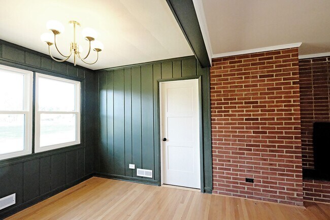 Building Photo - Recently Updated Home Near Downtown Crozet