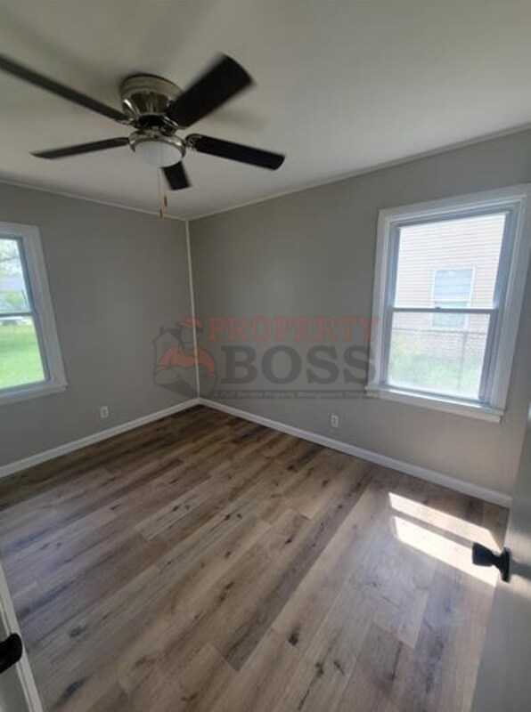 Building Photo - 2010 Vermont St