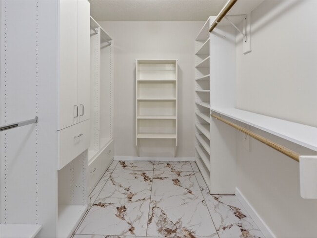 Building Photo - 4418 W Thunderwood Cir