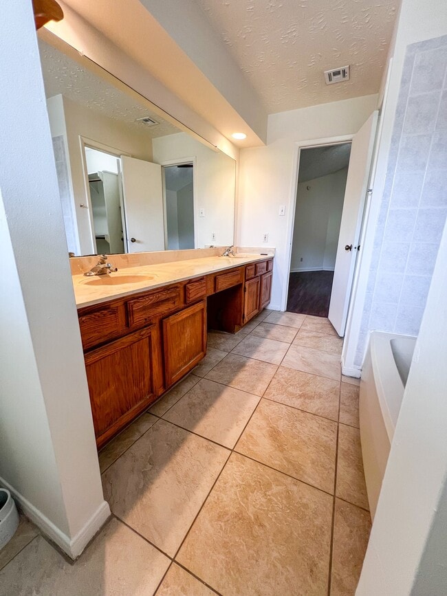 Building Photo - 12704 Hollandale Dr