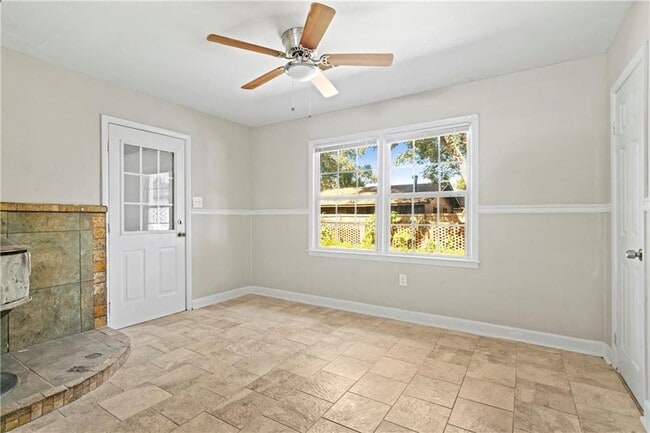 Building Photo - 207 Tanglewood Dr