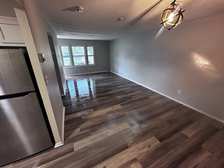 Building Photo - 8G Ethan Allen Ct