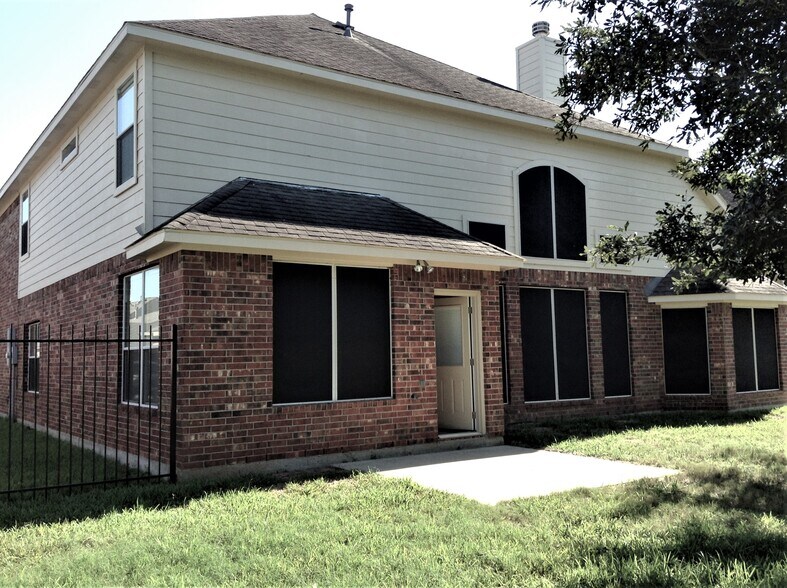 Building Photo - 1322 Ventura Canyon Dr