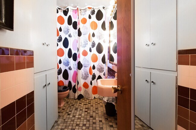 Building Photo - 4905-B Southwest Othello Street-SI ID1271726P