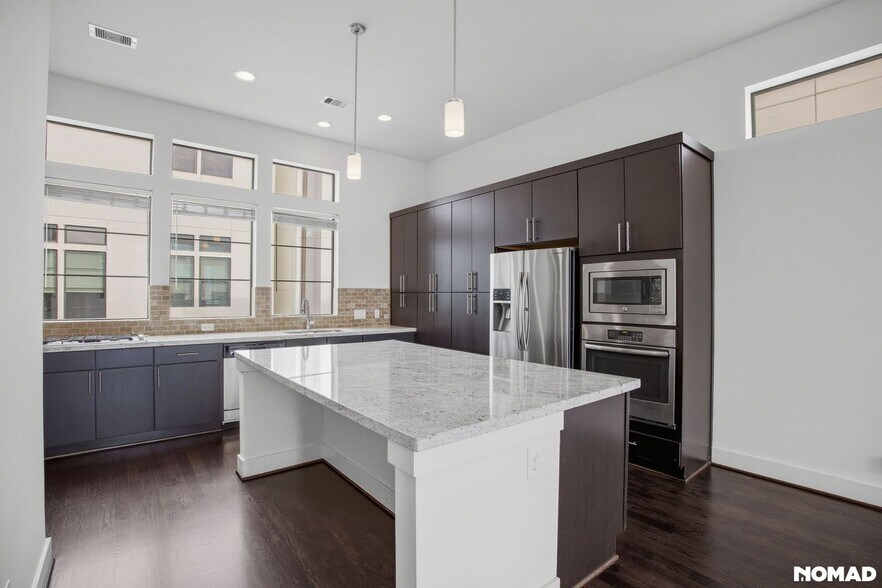 Building Photo - 1706 Alamo St