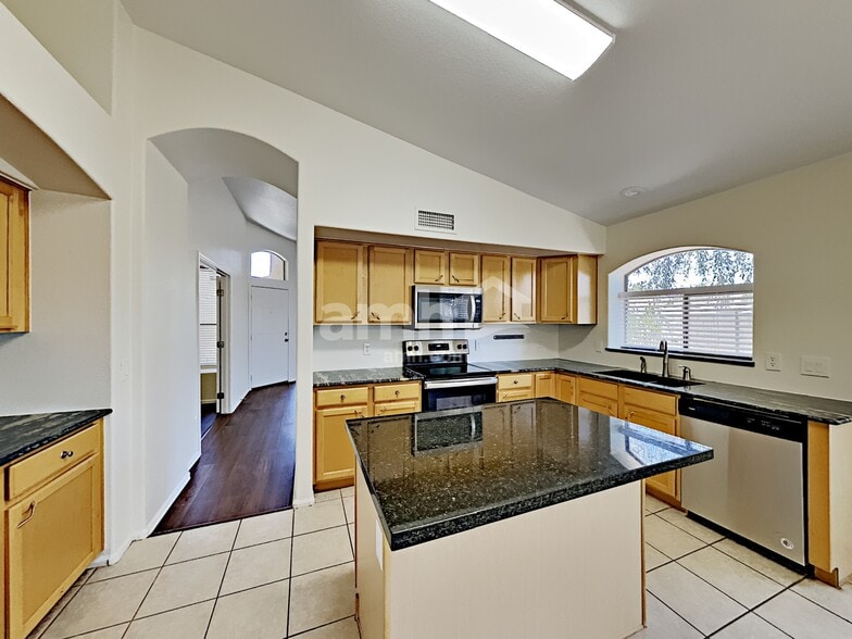 Building Photo - 10262 W Patrick Ln