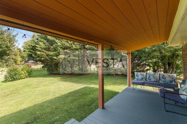 Building Photo - 100 Shannondoah Dr