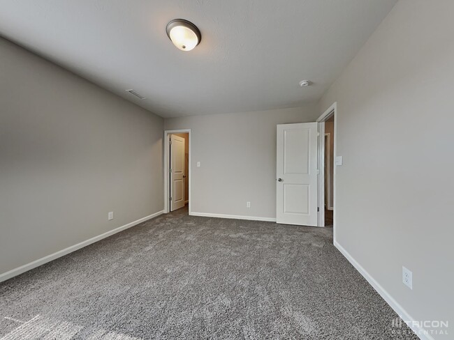 Building Photo - 15183 Royal Grove Dr