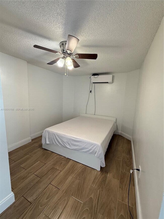 Building Photo - 2041 NW 35th St