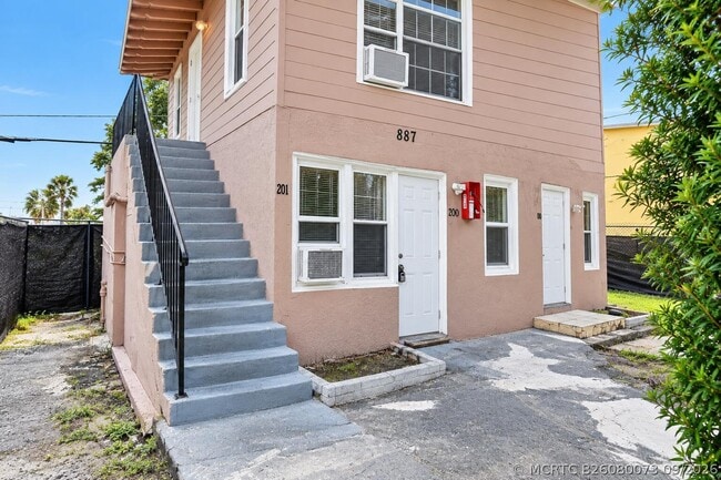 Building Photo - 885-887 7th St