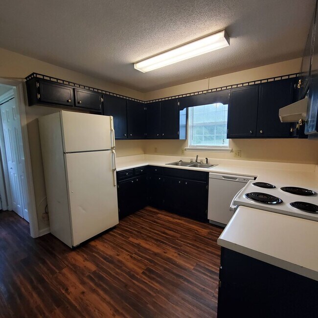 Building Photo - 6126 Vinnie Dr