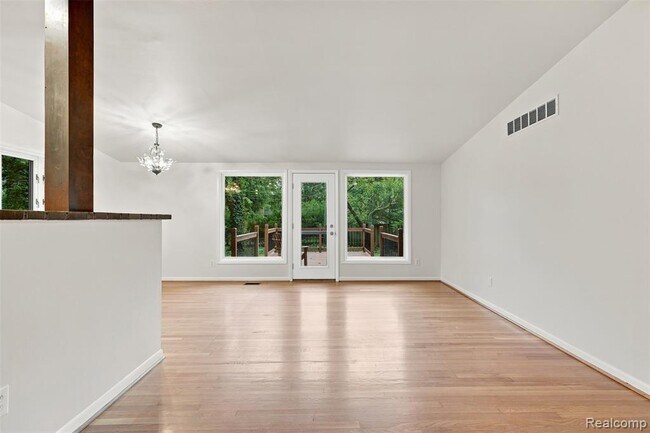 Building Photo - 1011 Brooklawn Dr