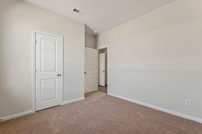 Building Photo - 335 Kingston Wy