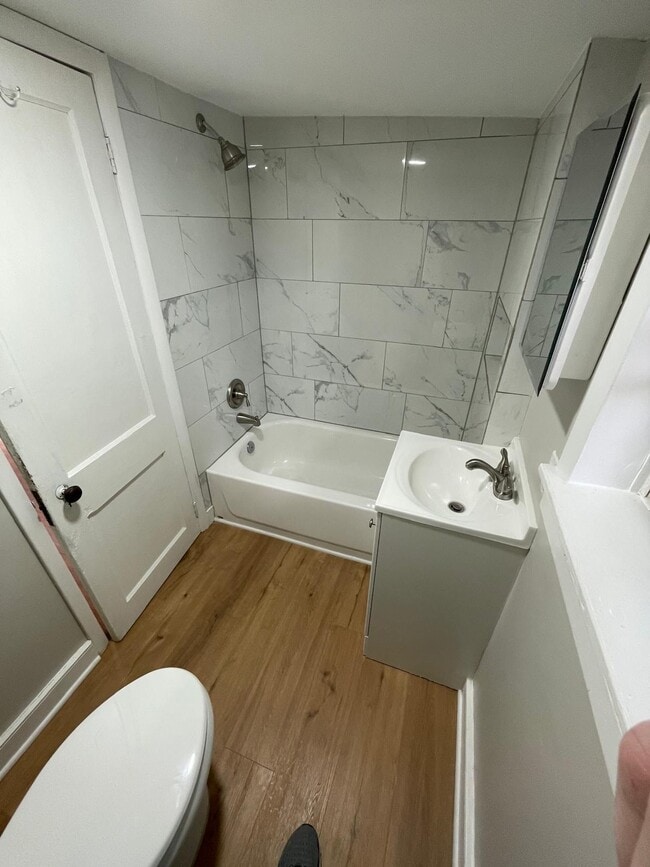 bathroom - 114 Mercer St