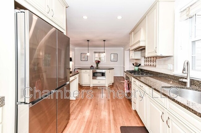 Building Photo - 3061 N Oakland St