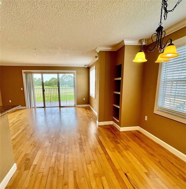 Building Photo - 13827 Fairway Island Dr