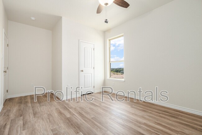 Building Photo - 102 Logan Ct