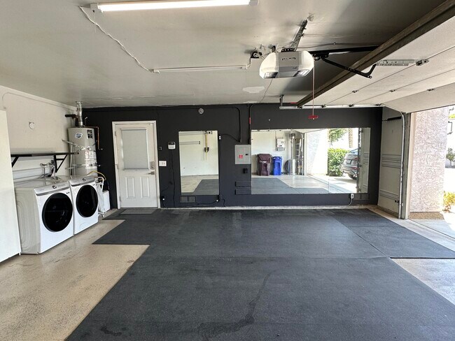 Building Photo - 166 Wimbledon Ct