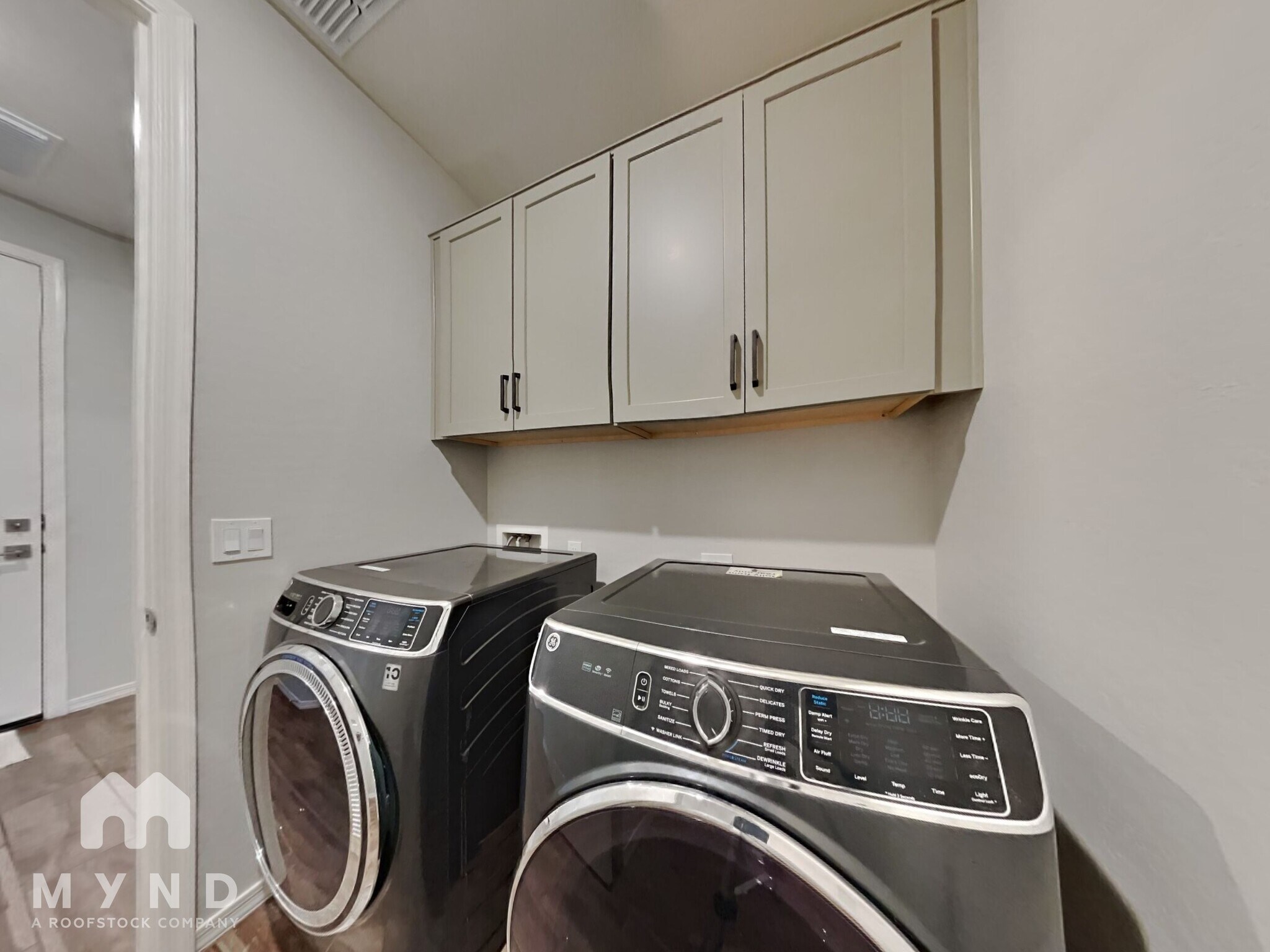 Building Photo - 15093 W Latham St