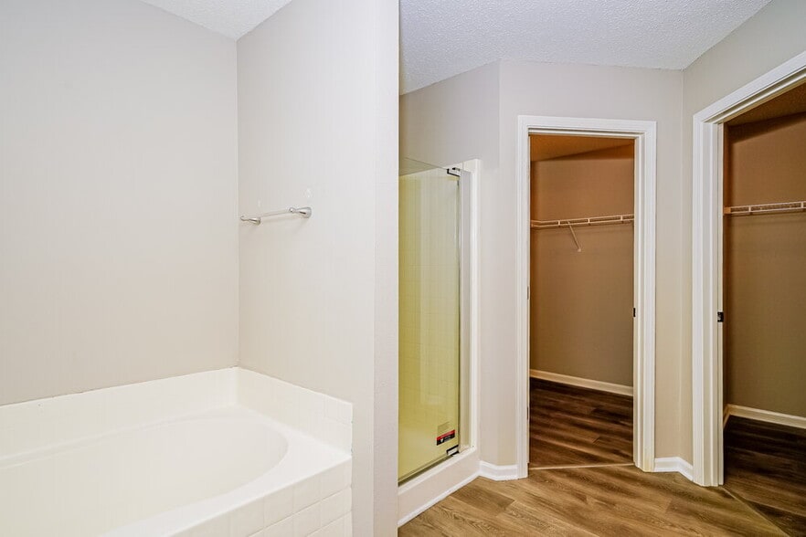 Building Photo - 9005 Lighthorse Dr