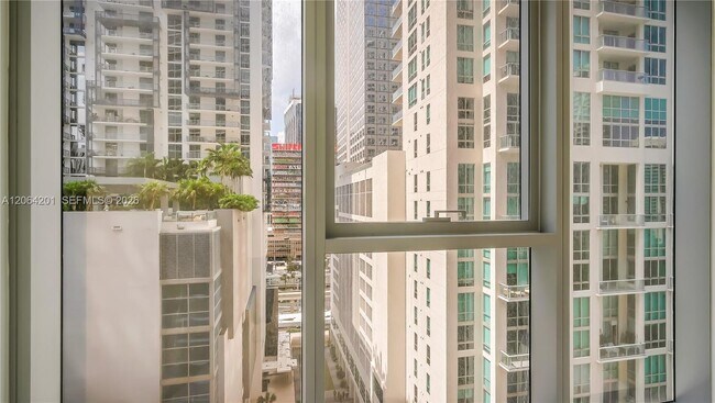 Building Photo - 300 Biscayne Blvd Way