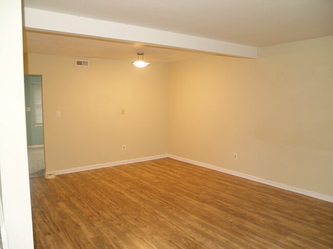 Building Photo - 8907 Hunter Ridge Dr