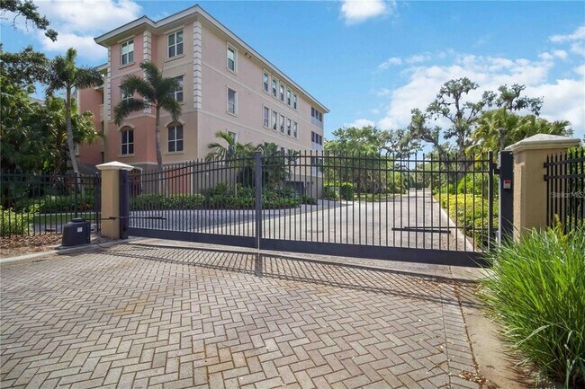 Building Photo - 5246 Manorwood Dr