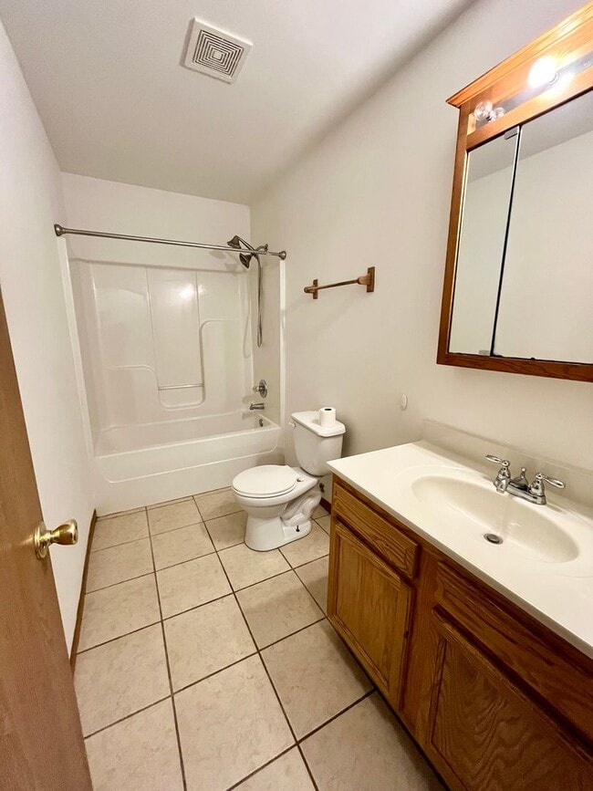 Building Photo - All Inclusive Duplex | 3 Bed | 2 Bath