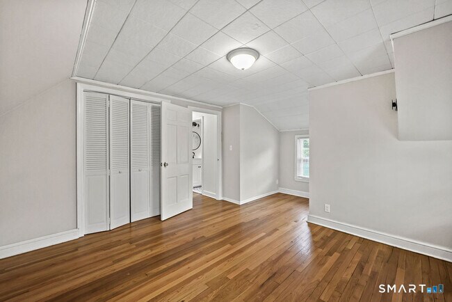 Building Photo - 575 S Main St