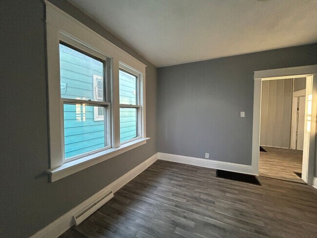 Building Photo - 323 Sherman St