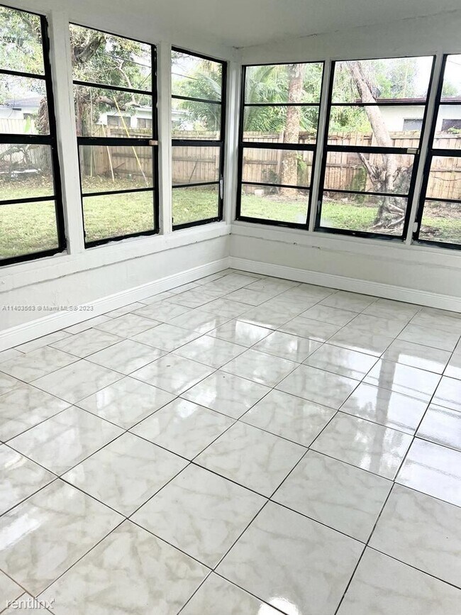 Building Photo - 4 br, 2 bath House - 430 SW 31st Ave