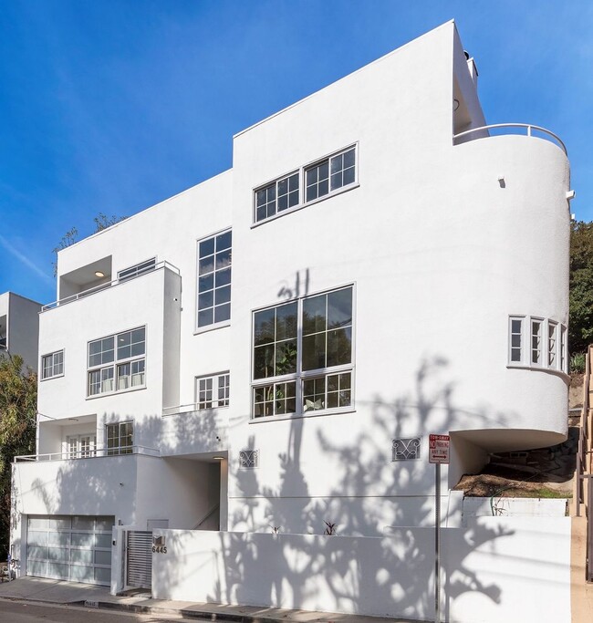 Building Photo - Beautifully Renovated Hollywood Hills House