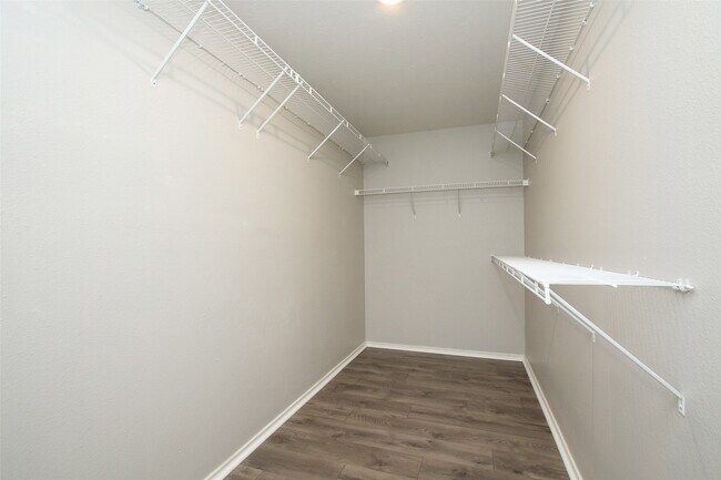 Building Photo - 18926 Piney Way Dr