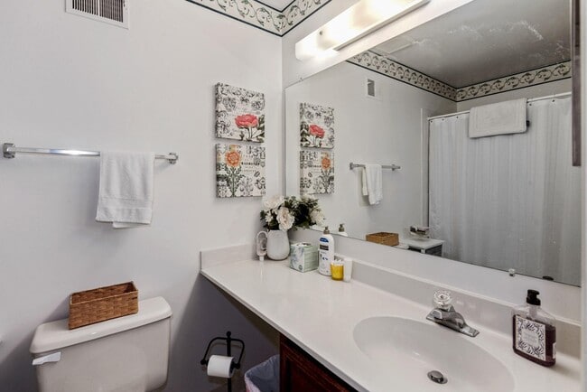 Building Photo - 2131 Silentree Dr