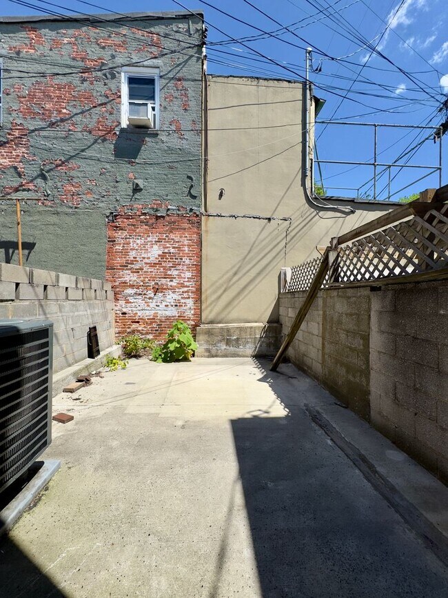 Building Photo - Charming 2 Bedroom/2 Bathroom Townhome in Canton, Baltimore, MD!