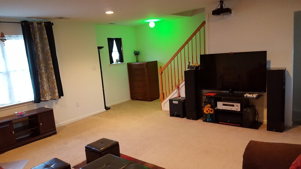 Building Photo - 18 Alerica Ln