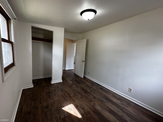 Building Photo - 2 br, 1 bath House - 2710 West Rapid Street