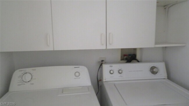 Building Photo - 3014 Sunrise Bay Ave