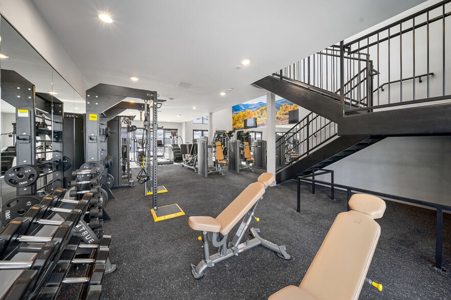 Building Photo - Rowan