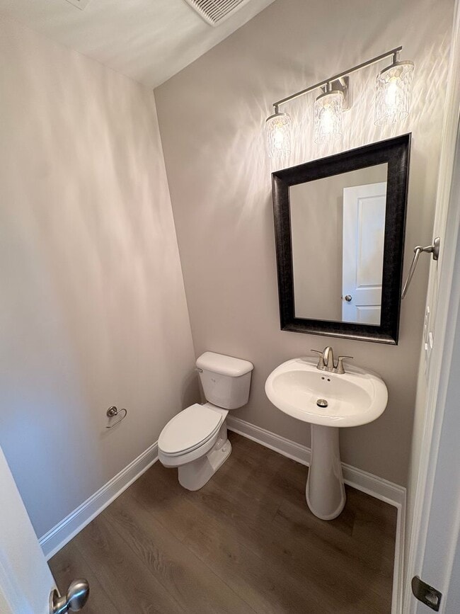 Building Photo - 104 Alva Ct