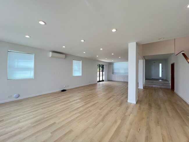 Building Photo - Waialae Iki | Nearly 5,000 Sq. Ft. with Breathtaking Ocean Views