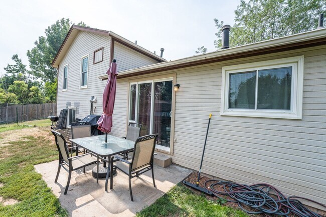 Building Photo - 3 bed, 2 bath Tri-Level in Brown Farm Subdivision