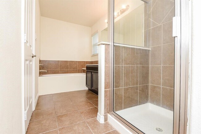 Building Photo - 8908 Clovermist Dr