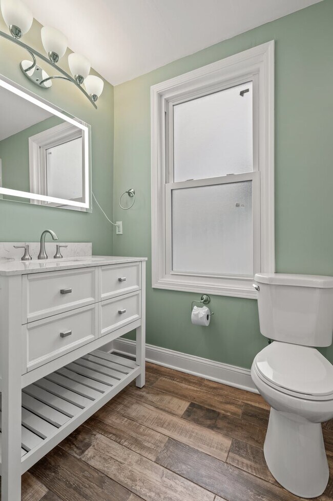 Bathroom #2 upstairs - 4517 Tracy Ave